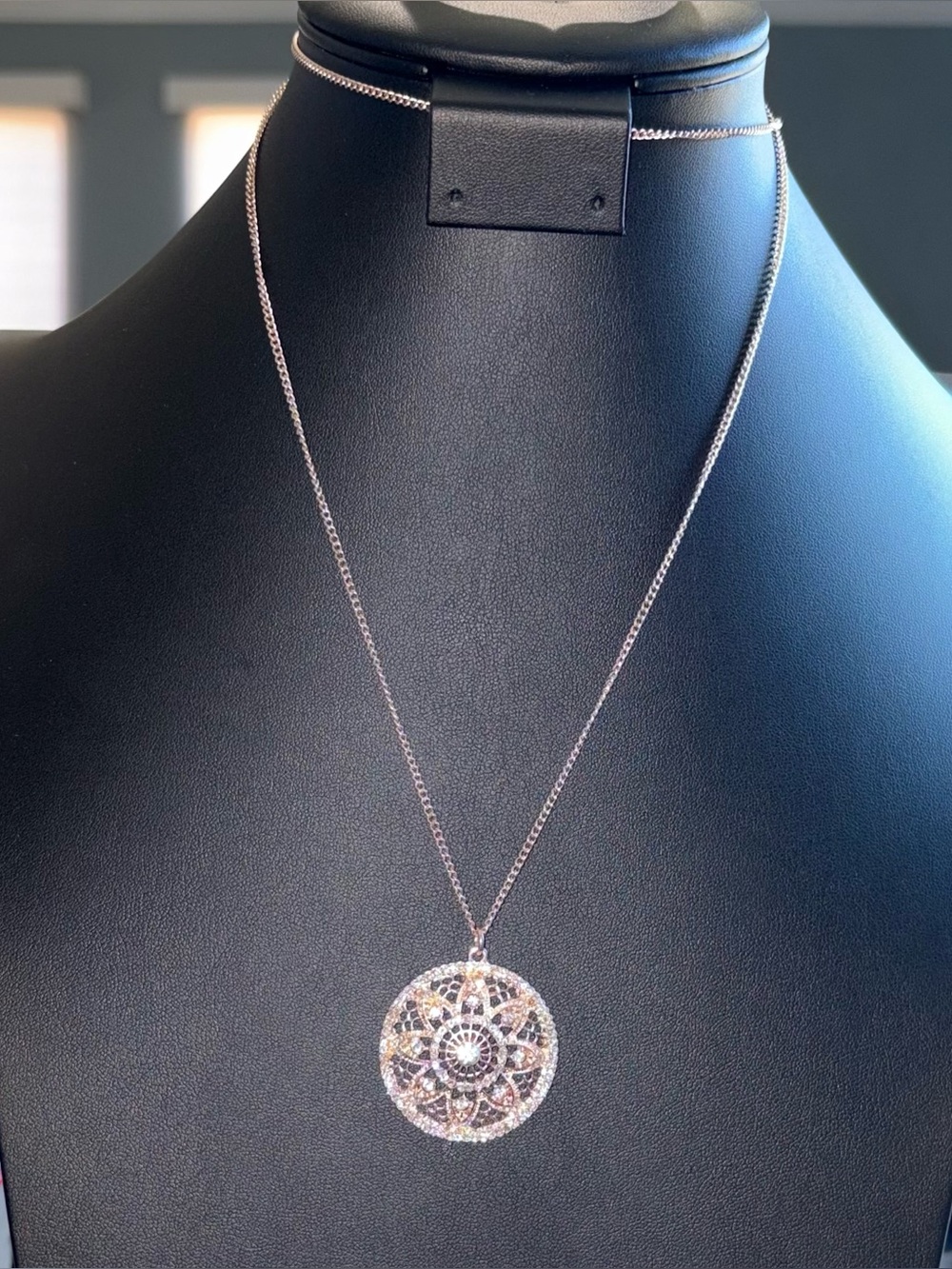 Rose Gild Filigree Round Pendant Necklace - Elegant Women's Jewelry